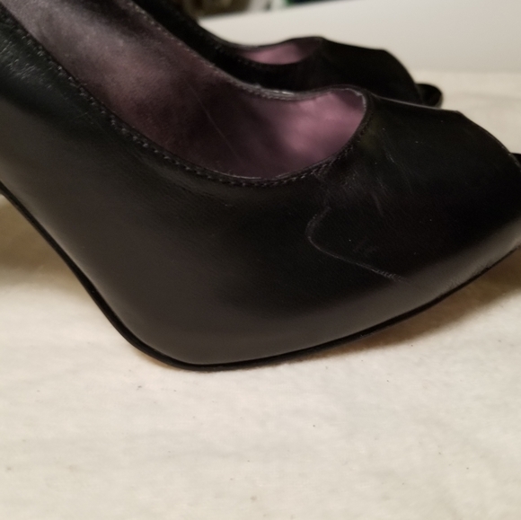 2/$20 Nine West leather peep toe heels - Picture 5 of 5